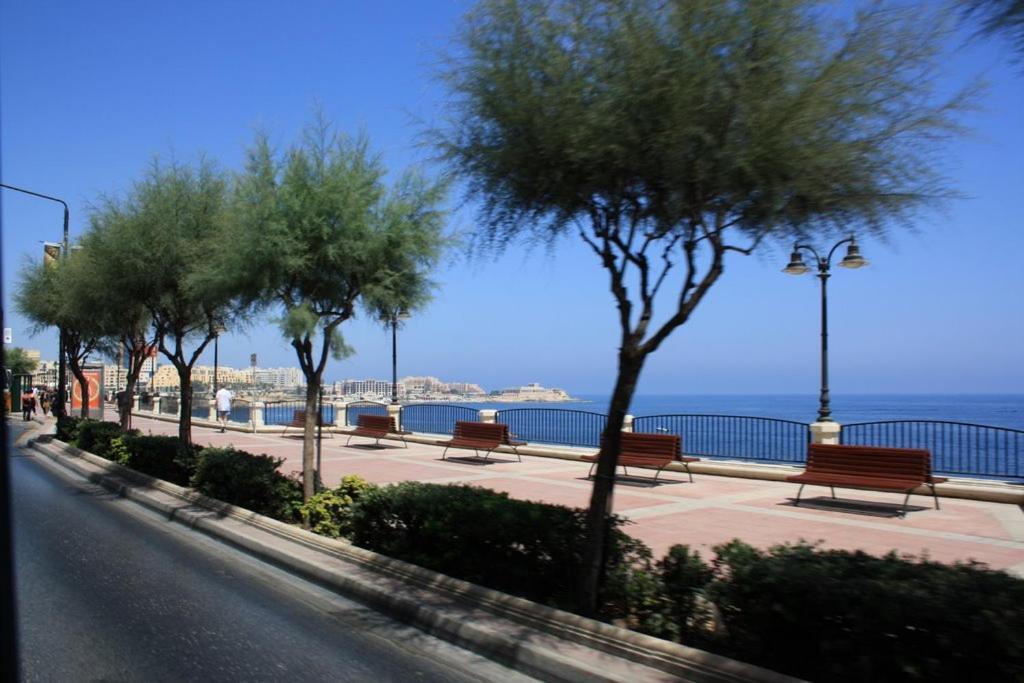 Luxury Apt W/ Side Seaviews And Pool, Top Location Сліма Екстер'єр фото
