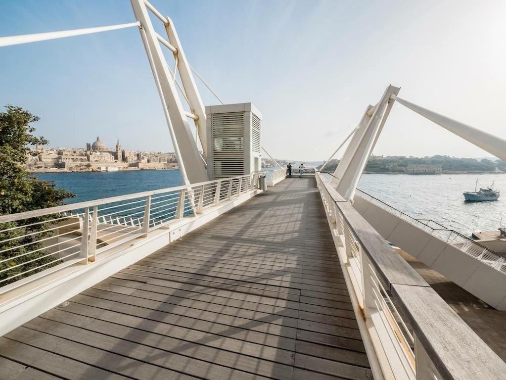 Luxury Apt W/ Side Seaviews And Pool, Top Location Сліма Екстер'єр фото